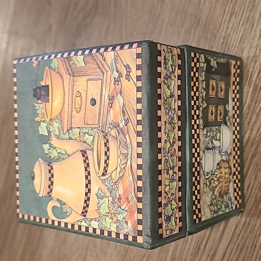 Bobs Primitive Box